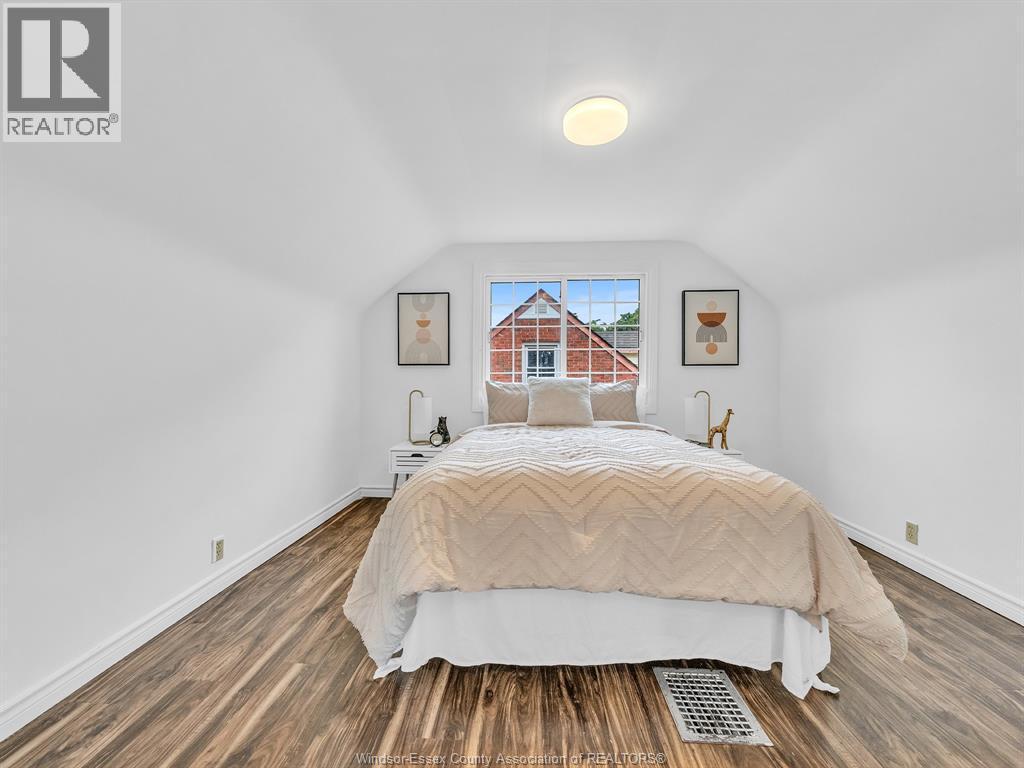 2187 Girardot, Windsor, ON