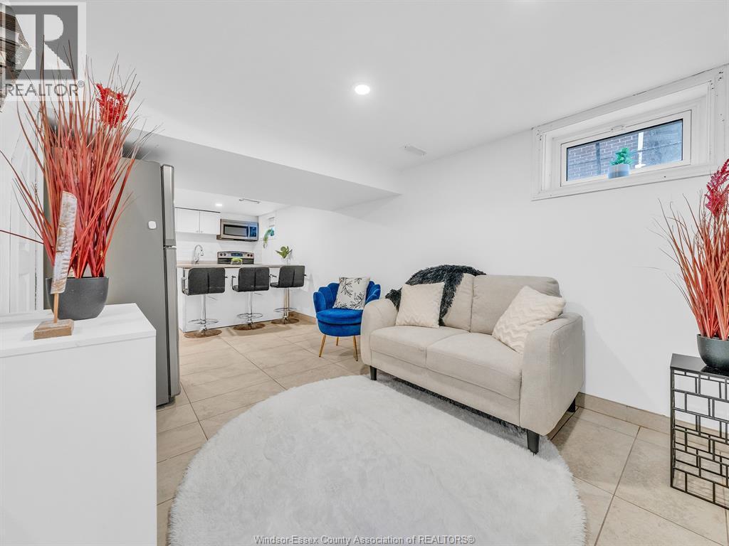 2187 Girardot, Windsor, ON