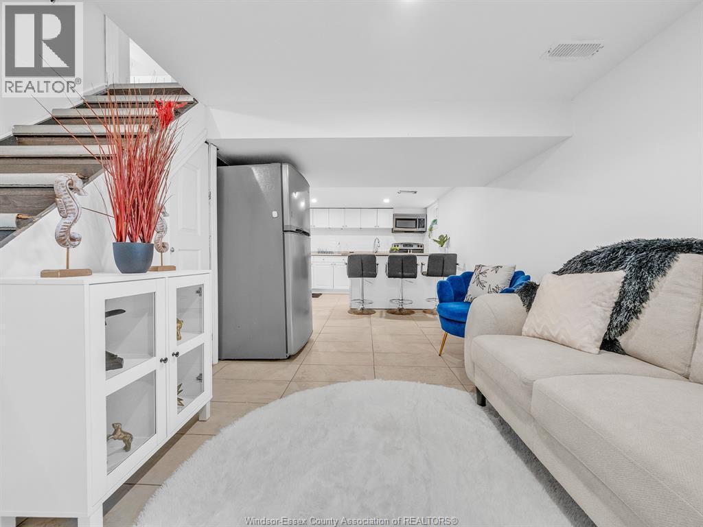 2187 Girardot, Windsor, ON