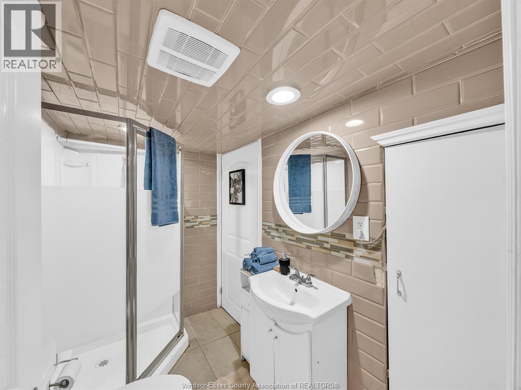 2187 Girardot, Windsor, ON