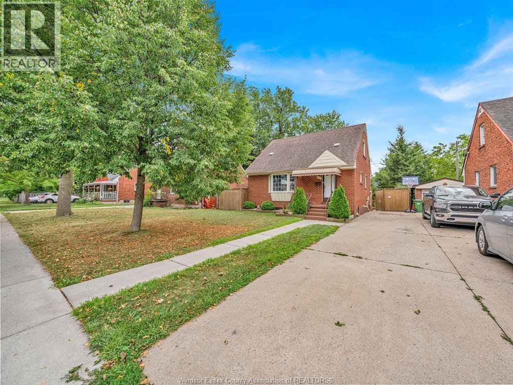 2187 Girardot, Windsor, ON