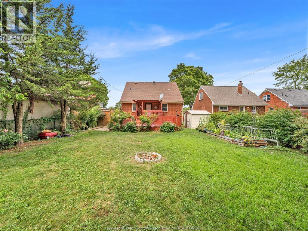 2187 Girardot, Windsor, ON