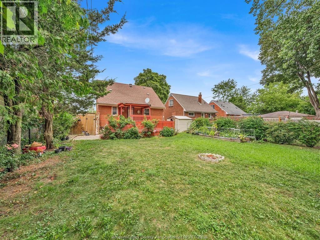 2187 Girardot, Windsor, ON