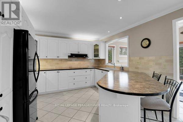 401 Phoenix Crescent, Ottawa, ON