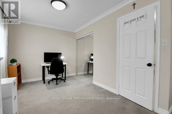 401 Phoenix Crescent, Ottawa, ON