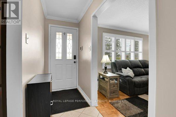 401 Phoenix Crescent, Ottawa, ON