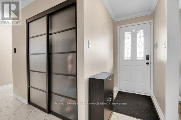 401 Phoenix Crescent, Ottawa, ON