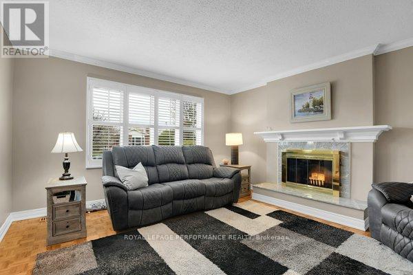 401 Phoenix Crescent, Ottawa, ON