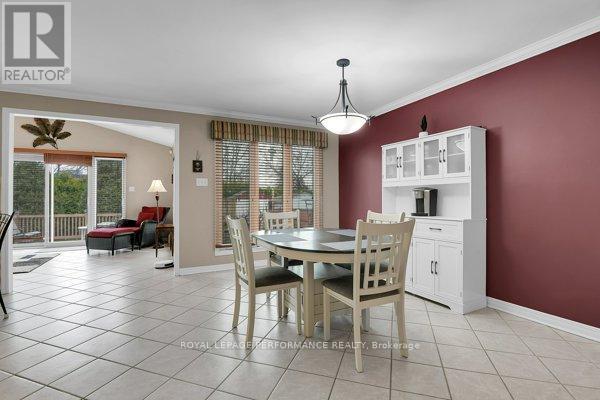 401 Phoenix Crescent, Ottawa, ON