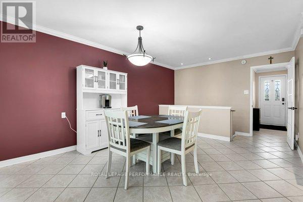 401 Phoenix Crescent, Ottawa, ON