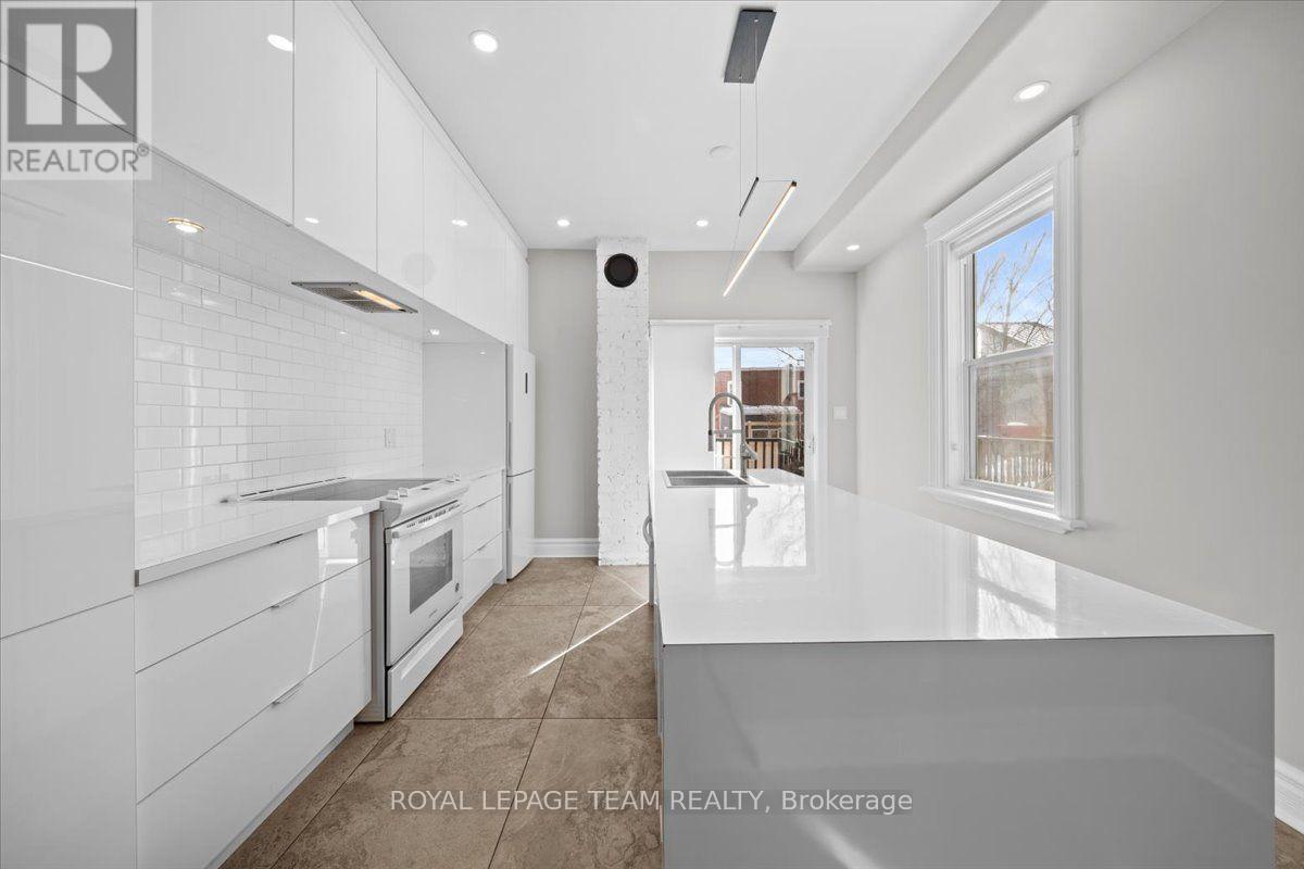 132 Elm Street, Ottawa, ON