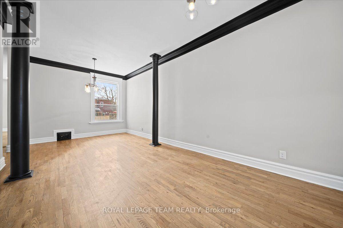 132 Elm Street, Ottawa, ON