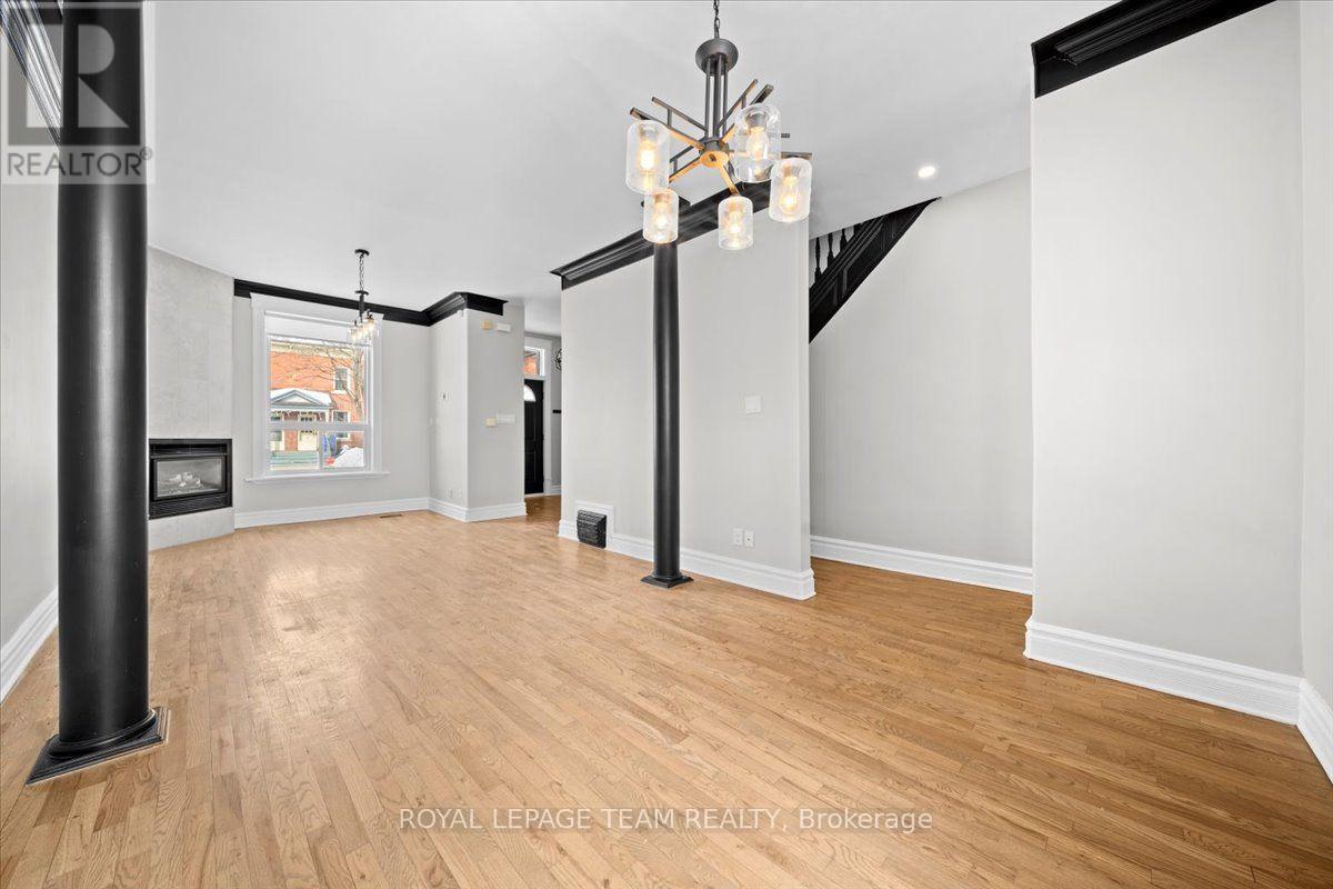 132 Elm Street, Ottawa, ON