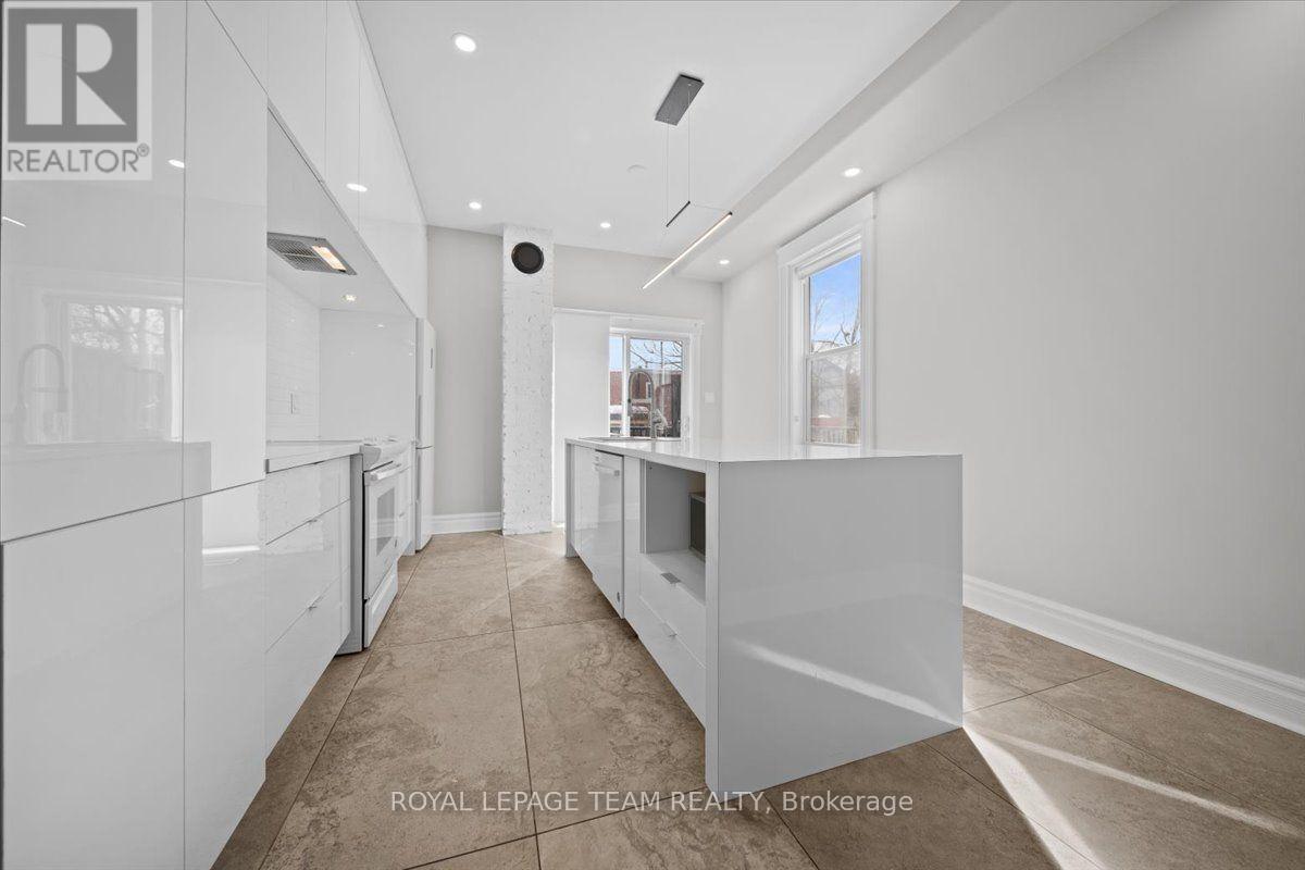 132 Elm Street, Ottawa, ON