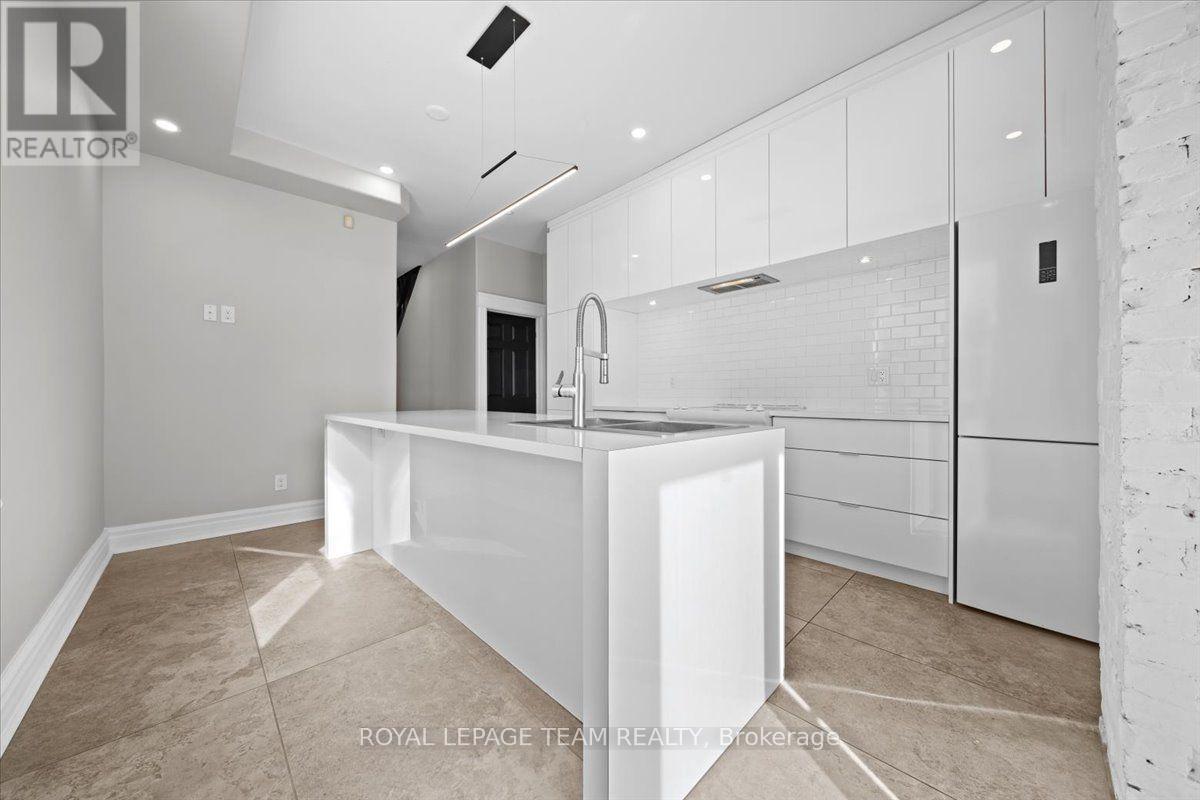 132 Elm Street, Ottawa, ON