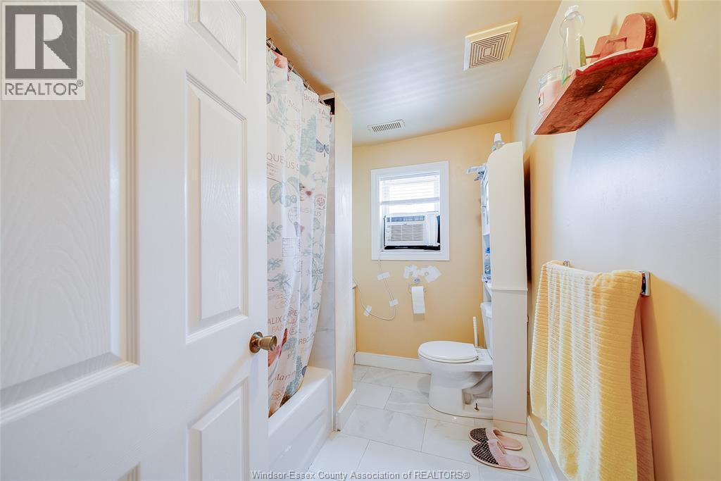 989 Windsor Avenue, Windsor, ON