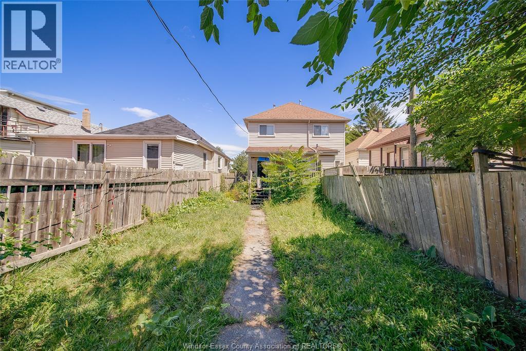 989 Windsor Avenue, Windsor, ON