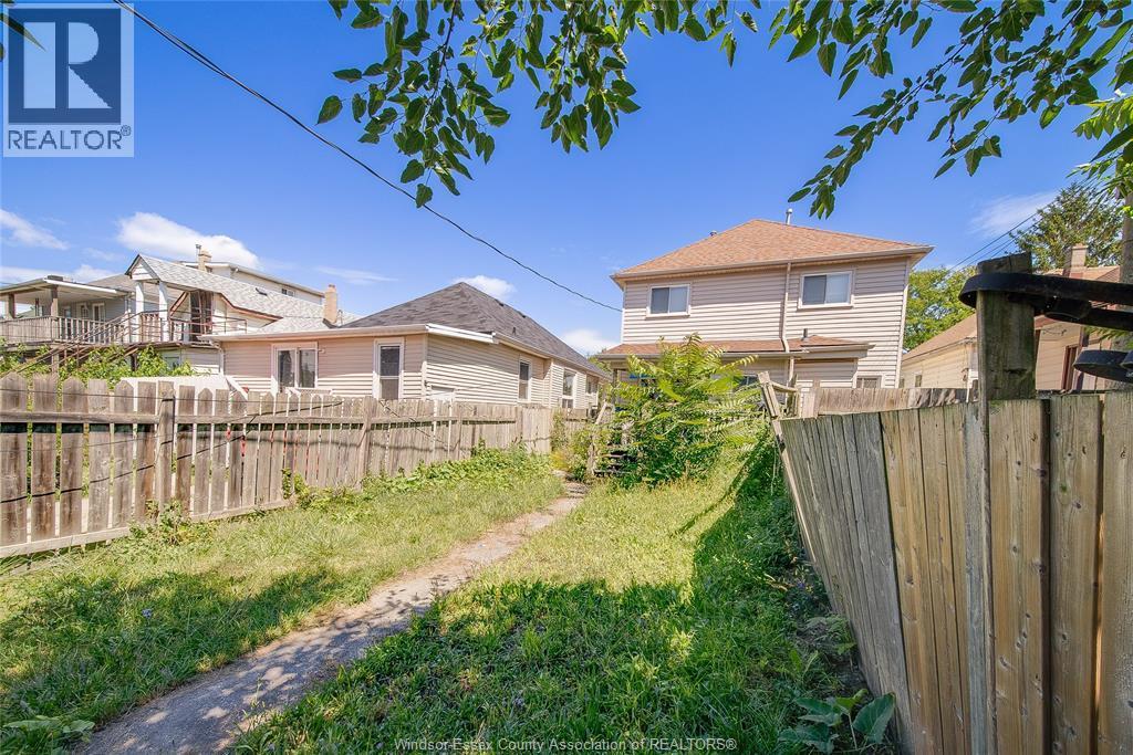 989 Windsor Avenue, Windsor, ON