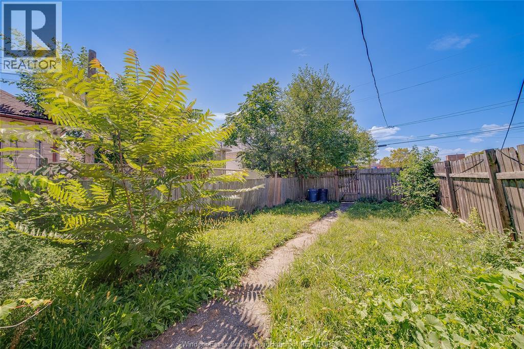 989 Windsor Avenue, Windsor, ON