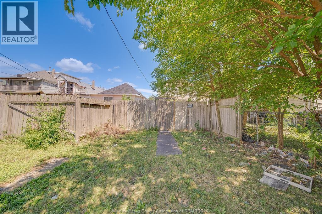 989 Windsor Avenue, Windsor, ON