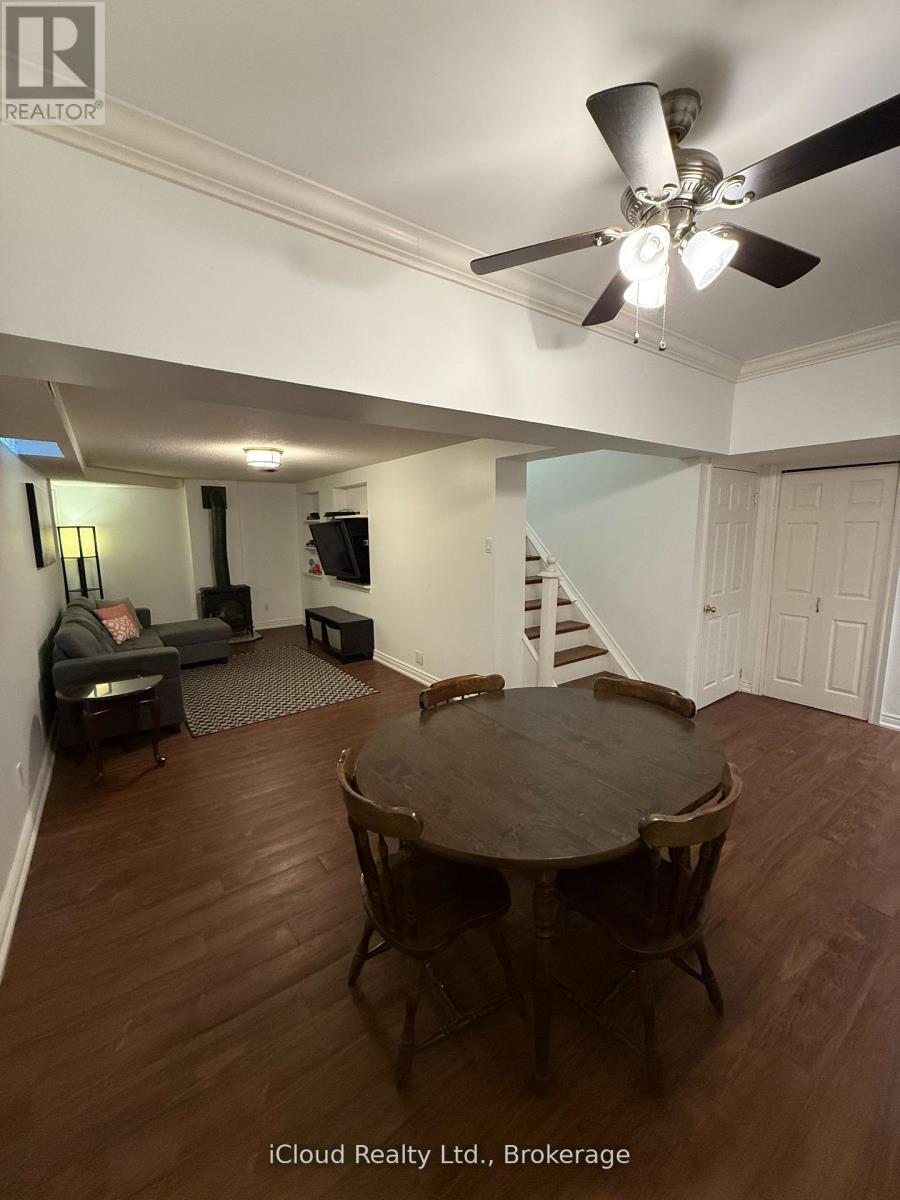 2067 Hunters Wood Drive, Burlington, ON