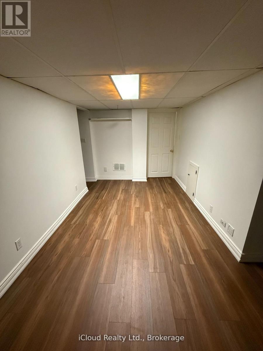 2067 Hunters Wood Drive, Burlington, ON