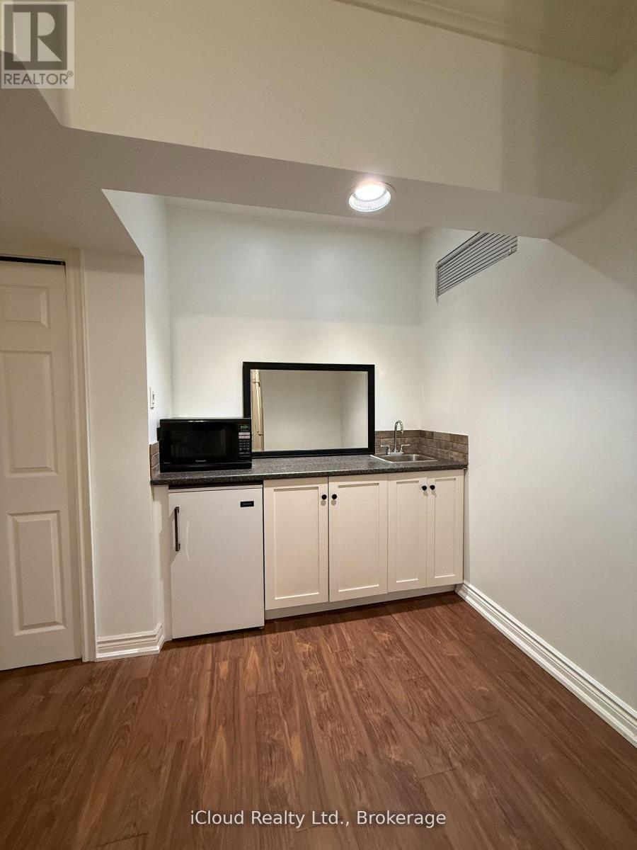 2067 Hunters Wood Drive, Burlington, ON