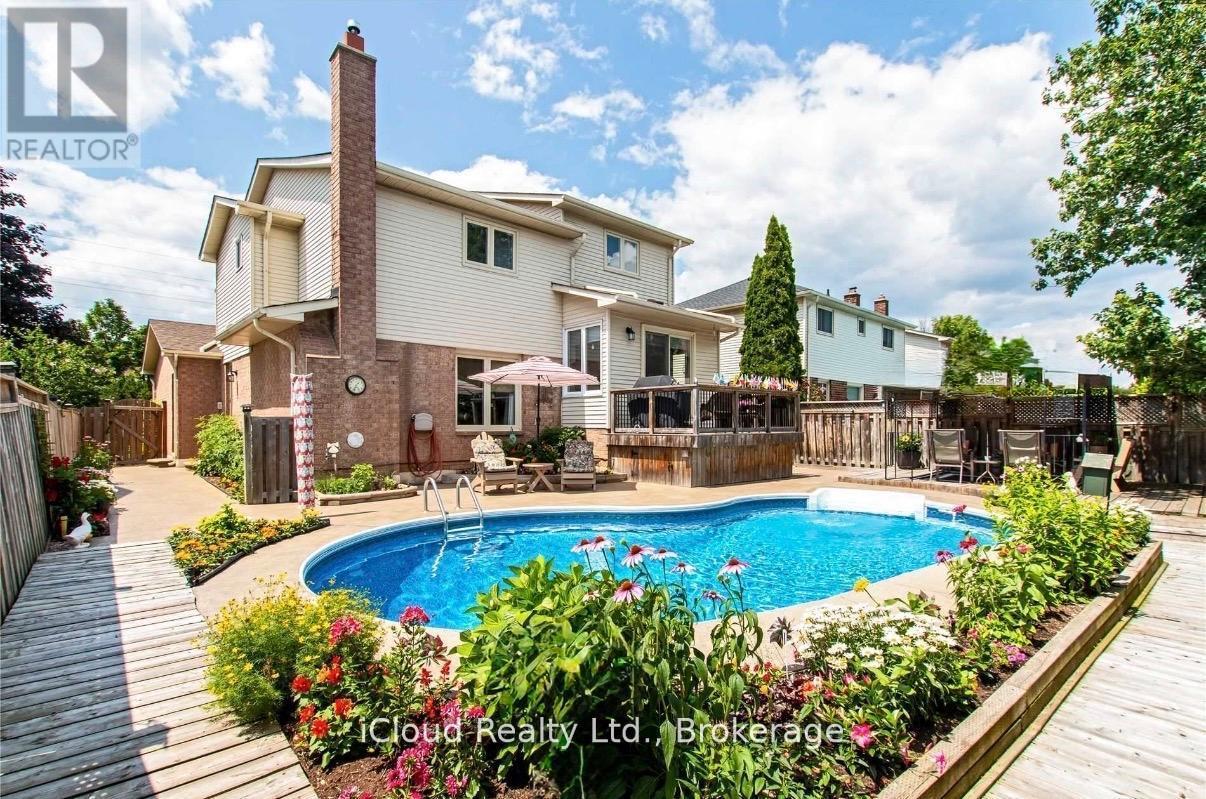 2067 Hunters Wood Drive, Burlington, ON