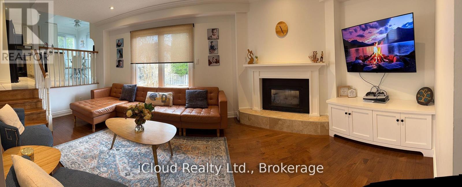 2067 Hunters Wood Drive, Burlington, ON