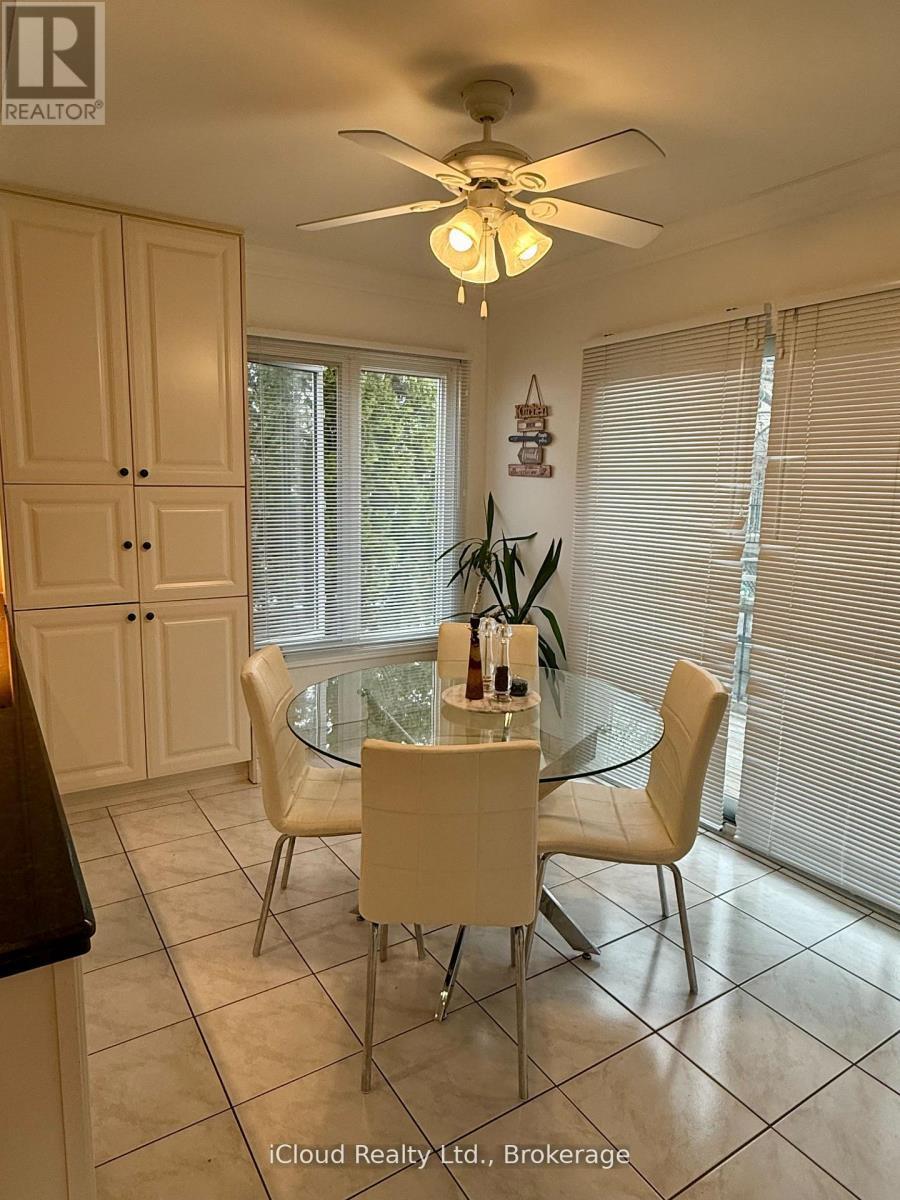 2067 Hunters Wood Drive, Burlington, ON
