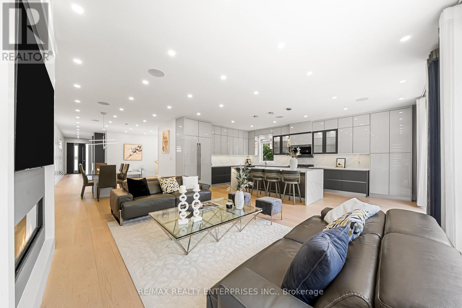 1362 Kenmuir Avenue, Mississauga, ON