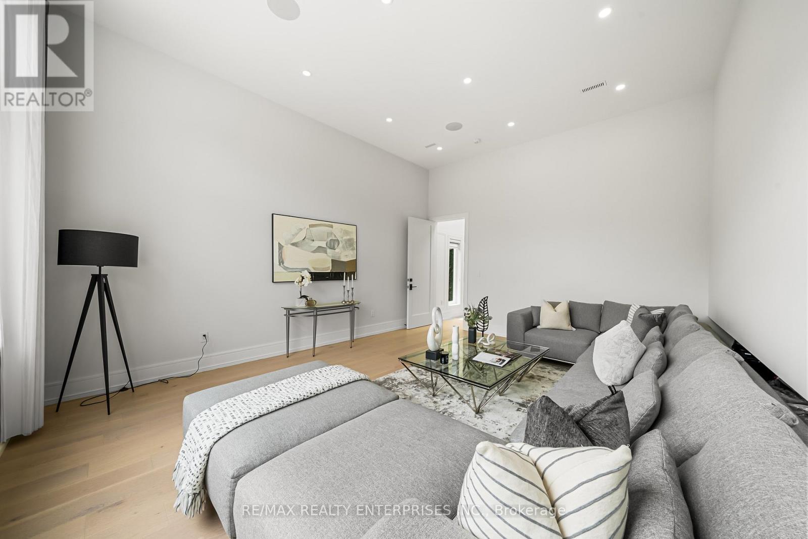 1362 Kenmuir Avenue, Mississauga, ON