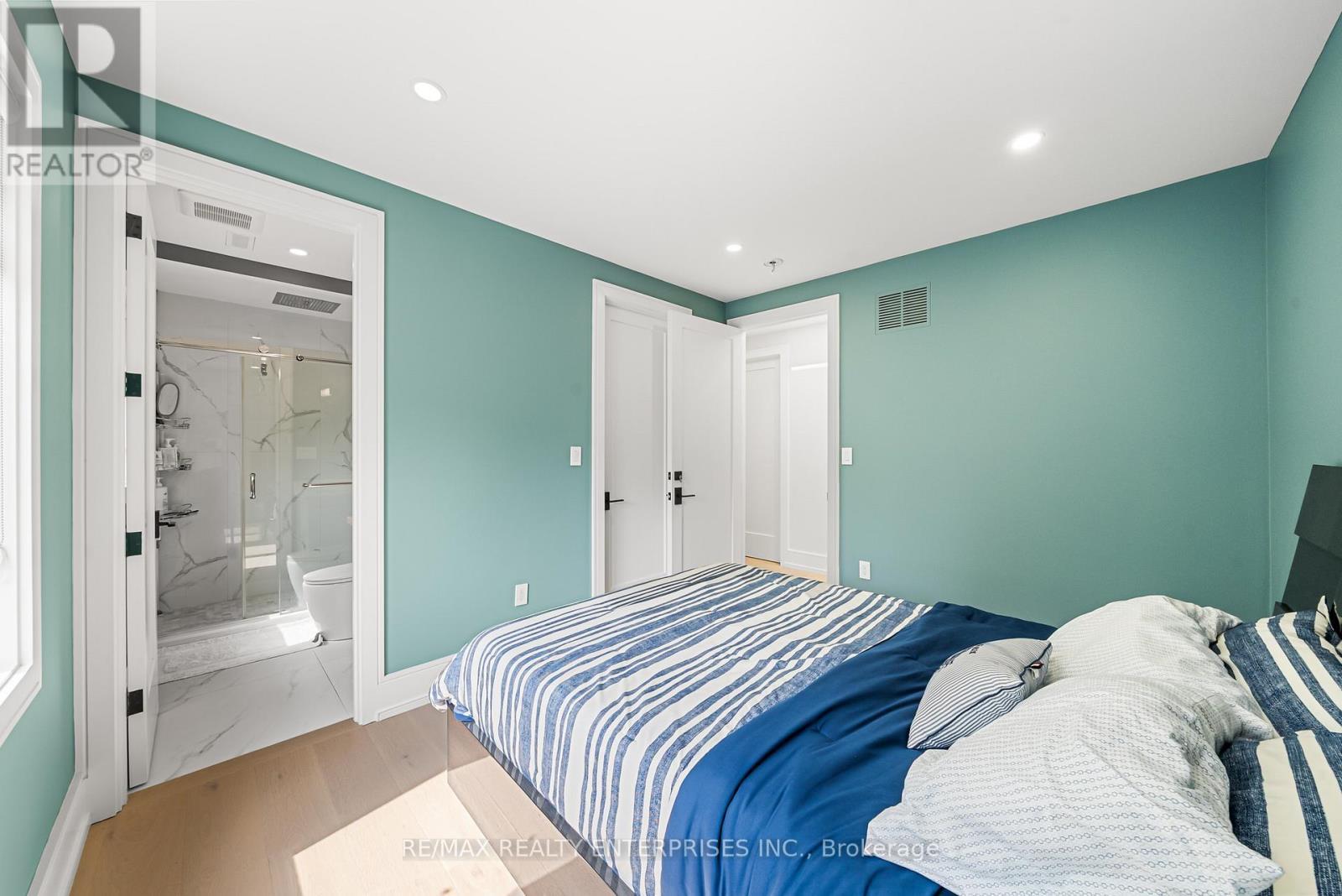 1362 Kenmuir Avenue, Mississauga, ON