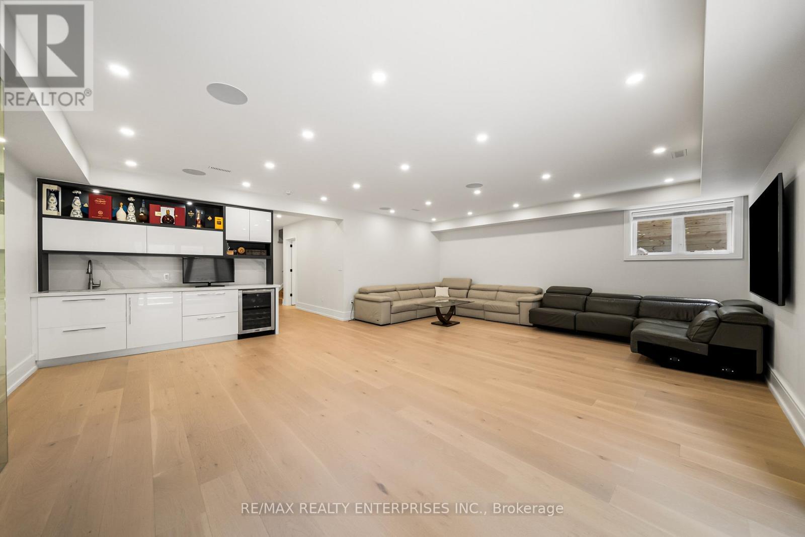 1362 Kenmuir Avenue, Mississauga, ON