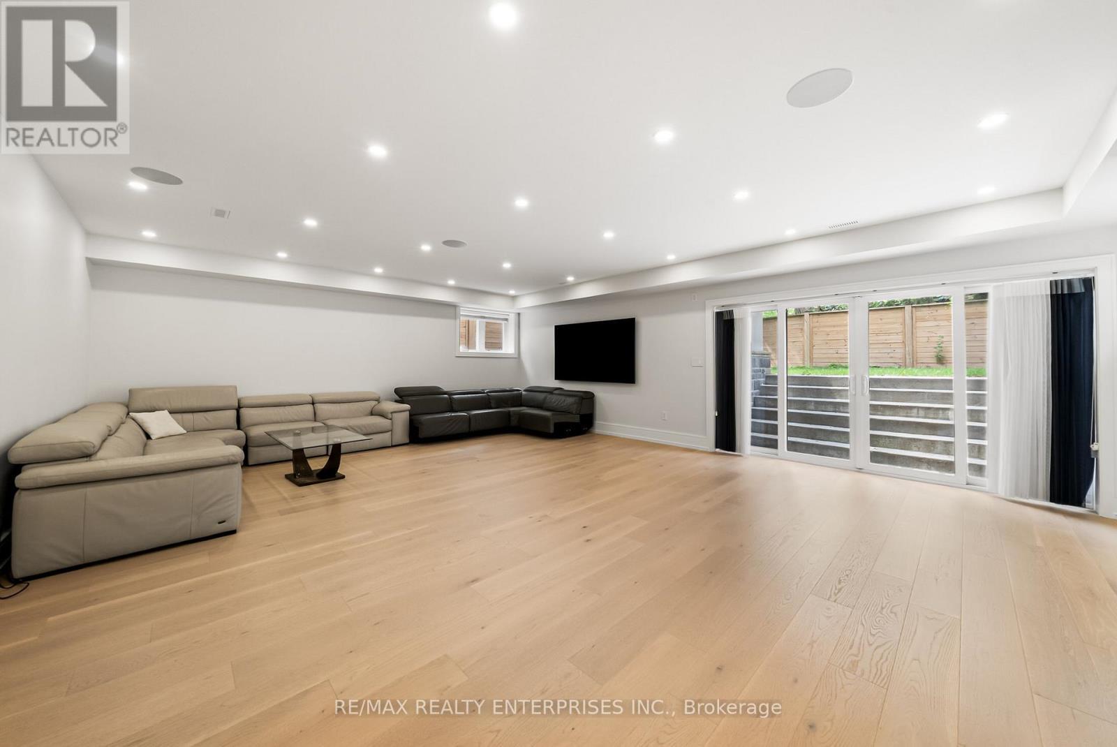 1362 Kenmuir Avenue, Mississauga, ON