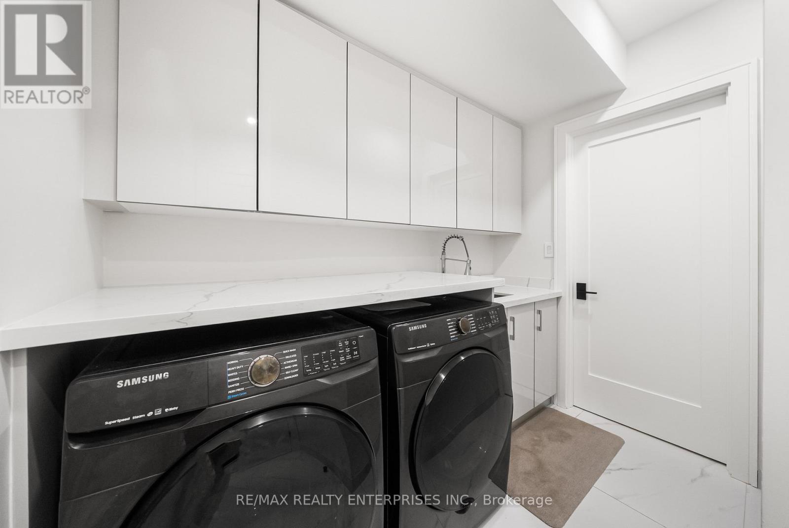 1362 Kenmuir Avenue, Mississauga, ON