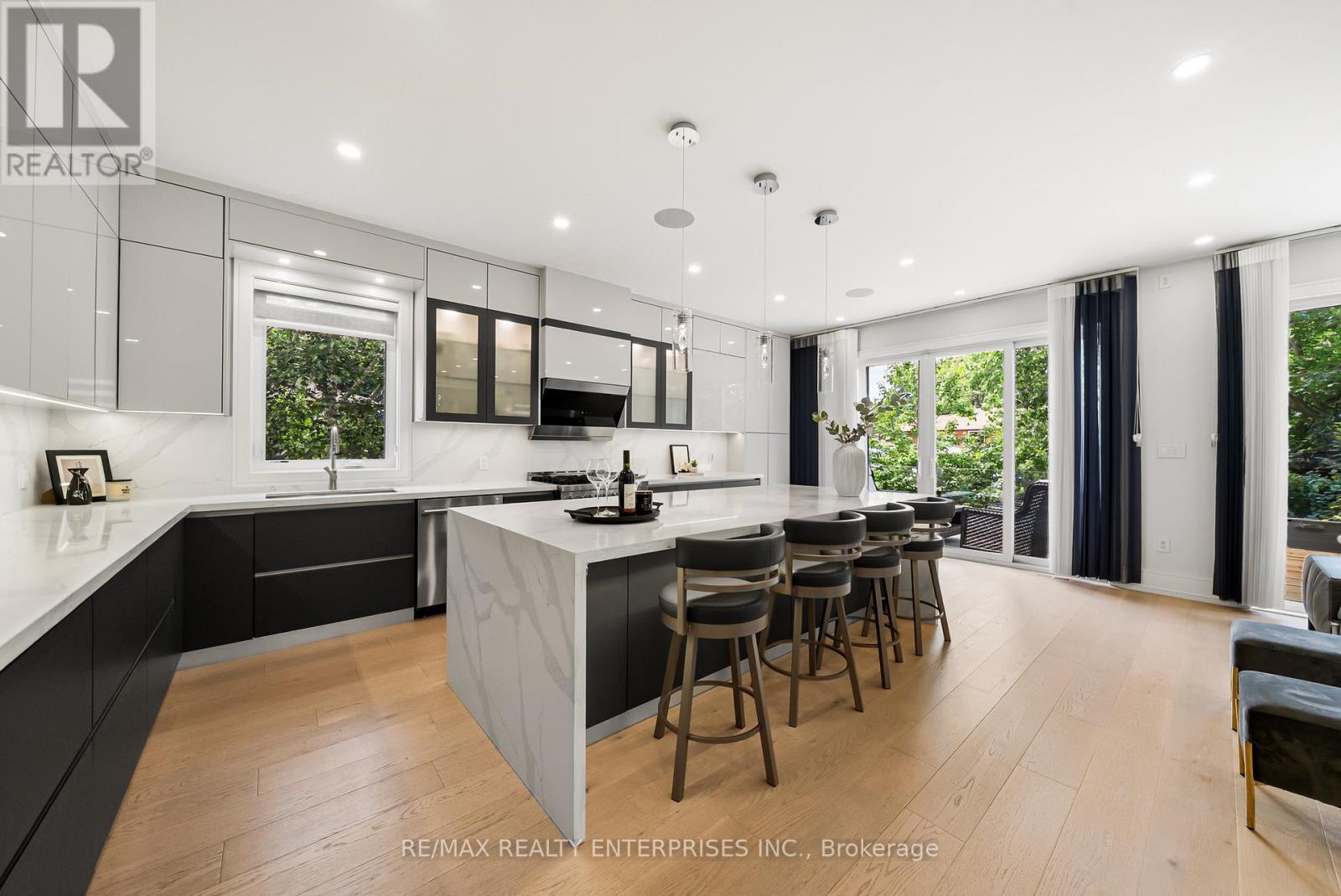 1362 Kenmuir Avenue, Mississauga, ON