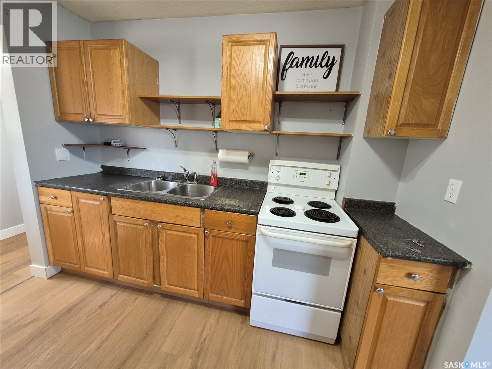 111 9Th Street Ne, Weyburn, SK