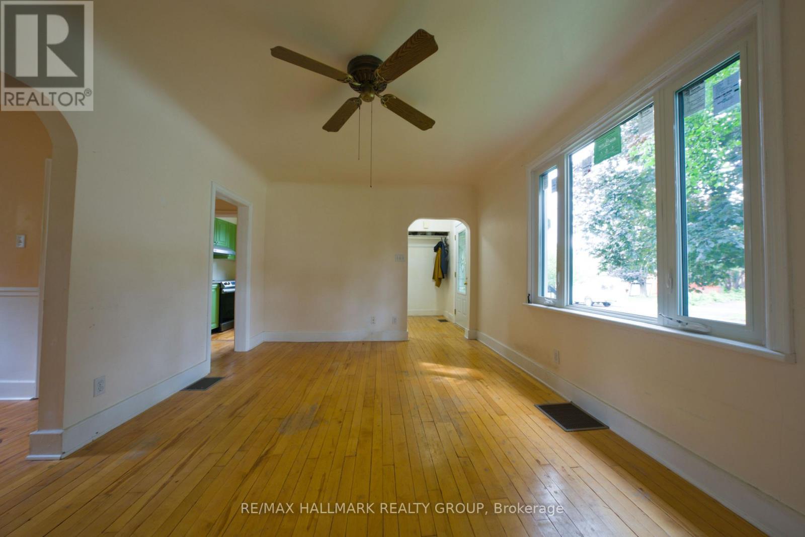 Living Room - 1357 Raven Avenue, Ottawa, ON