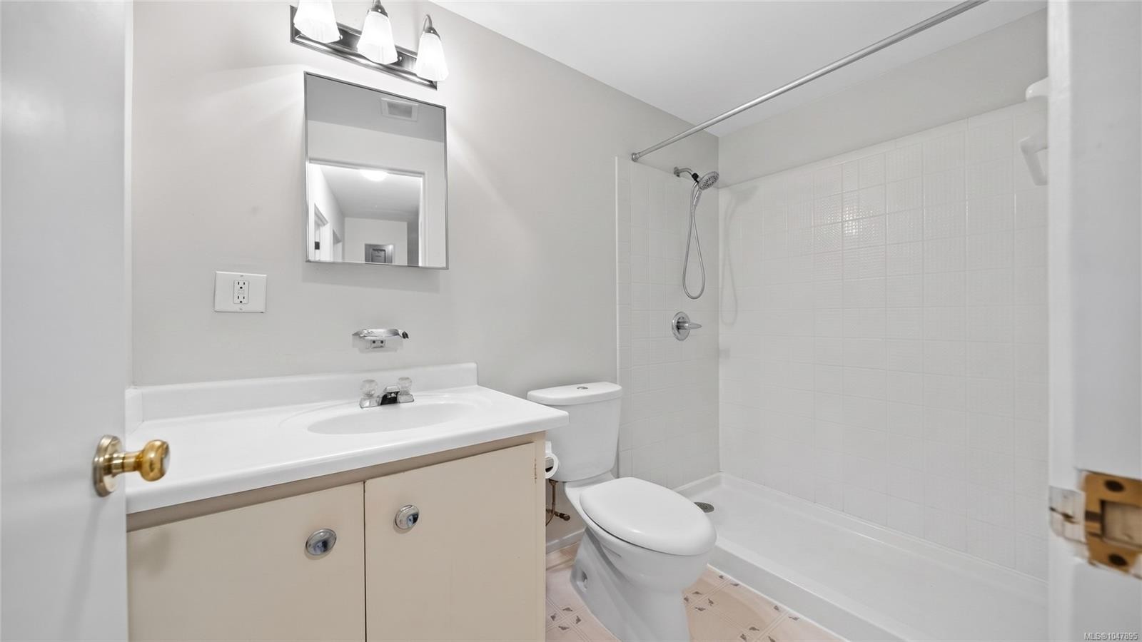 664 Bruce Ave, Nanaimo, BC