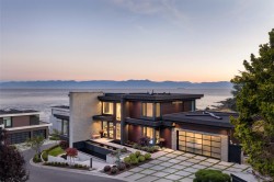 231 Hidden Pt Oak Bay, BC V8S 2J8
