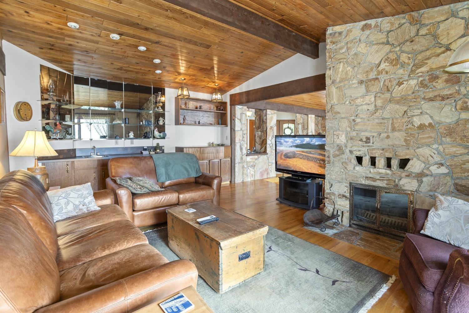 9813 3A Highway, Twin Bays, BC