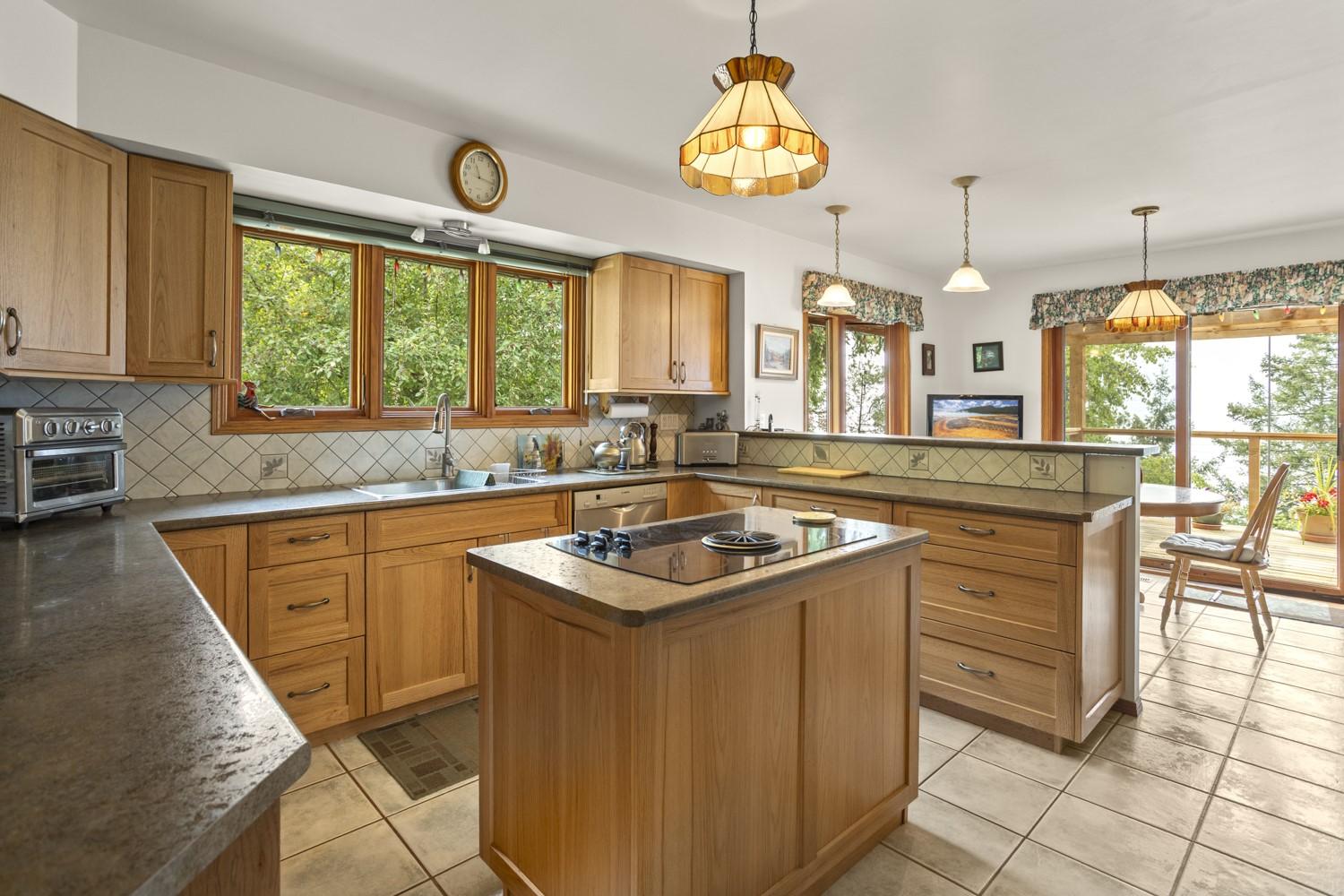 9813 3A Highway, Twin Bays, BC