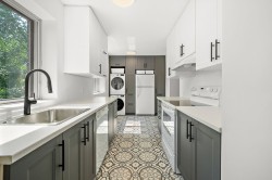 215-20 Av. du Rhône Saint-Lambert, QC J4S 1X4