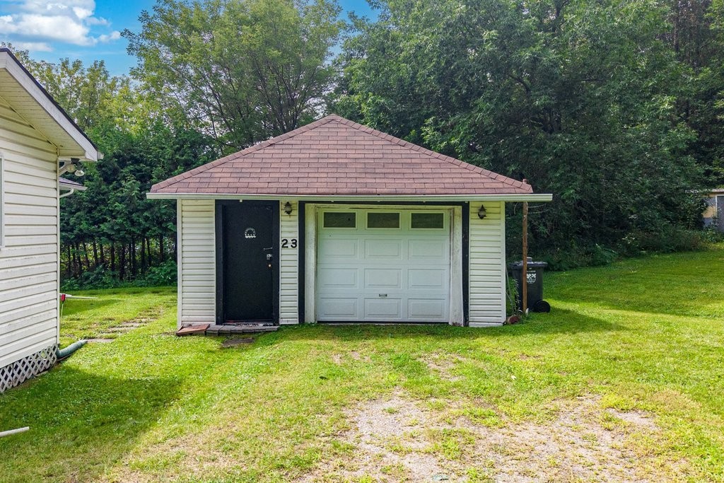 Garage - 23 Ch. Brooks, Low, QC