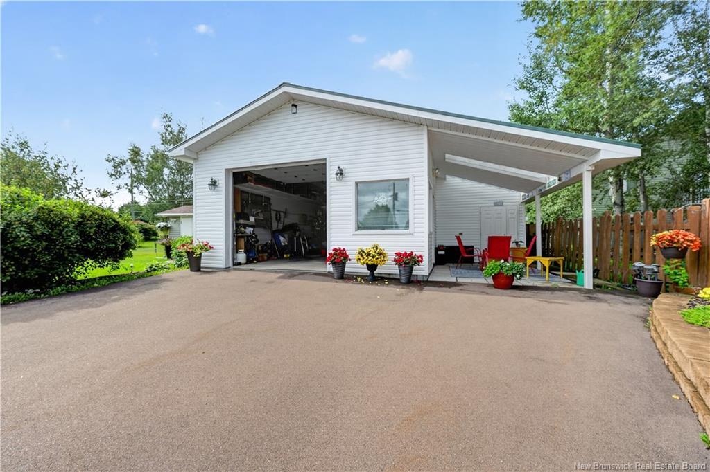 16 Briarlea Dr, Moncton, NB