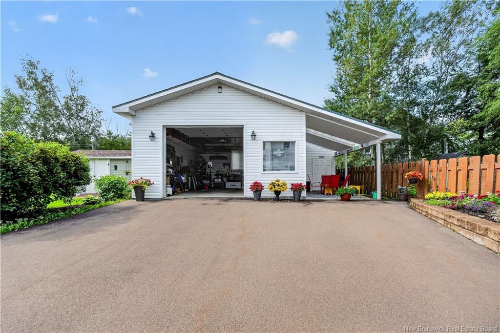 16 Briarlea Dr, Moncton, NB