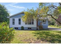 389 Hampton RD Quispamsis, NB E2E 4V6