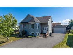 8 Omega DR Saint John, NB E2J 5C8