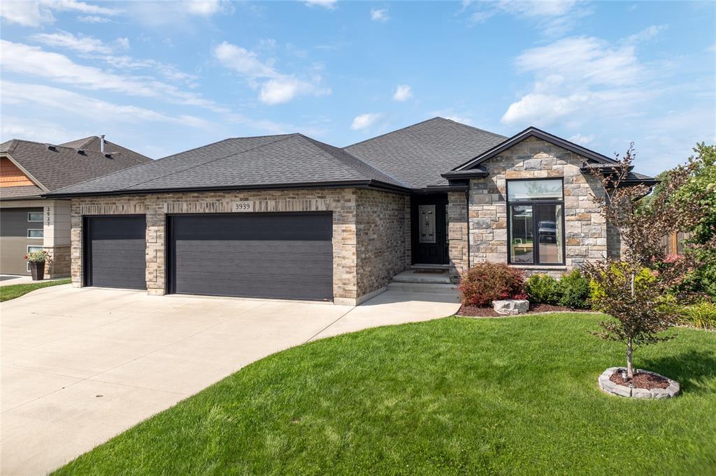 3939 Arie Court, Plympton-Wyoming, ON